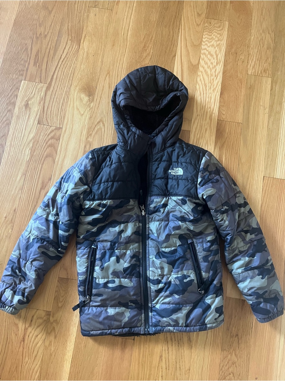 Youth Med (10/12) Camo /black fleece reversible